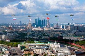 Вертолеты над Москвой 9 мая, Парад Победы. © Moscowviews.ru