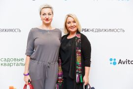 Любовь Цветкова (Ассоциация инвесторов Москвы) и Ирина Доброхотова ("Бест-Новострой") на церемонии награждения.