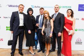Евгения Старченкова (MR Group), Ирина Дзюба (MR Group), Надежда Корка (Группа ПСН) с коллегами на Urban Awards.